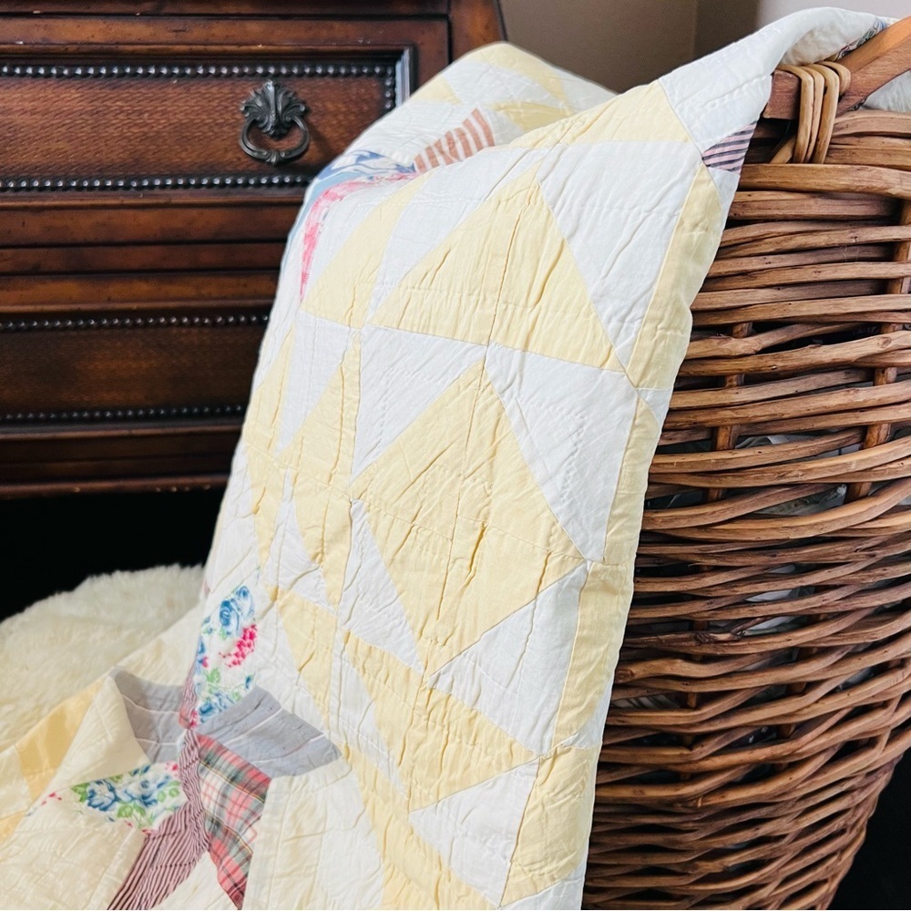 90”x50” Vintage from 1940’s Eight Point Star Hand Stitched Cotton Quilt. - Picture 9 of 12